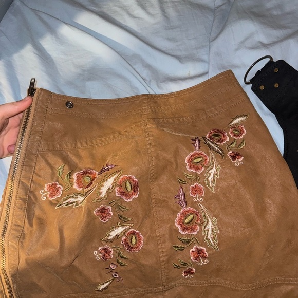 FREE PEOPLE Alanis Moto Mini Skirt Size 6 Embroidered Boho Western Cowgirl - Picture 7 of 9
